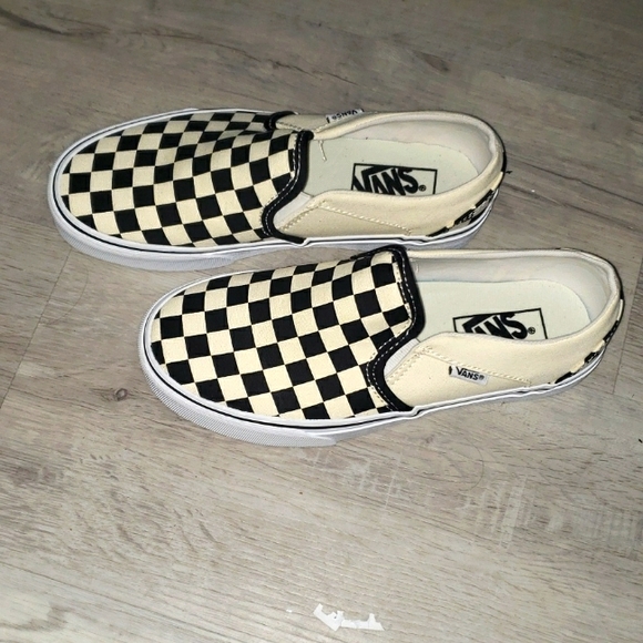 Vans black & off white sneakers. Size 6.5. Perfect conditions - Picture 2 of 7